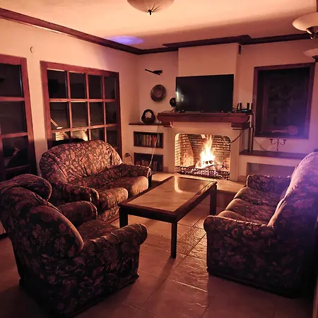 Chalet White Wolf